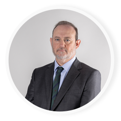 Llega a la firma el primer socio proveniente de una firma de primer nivel, Juan Antonio Linares, socio del área laboral. El gran profesional venía de ejercer durante 20 años en la reputada firma Cuatrecasas y de ser magistrado suplente en el TSJ de Madrid, y apostó por CECA MAGÁN Abogados para fortalecer el área que es reconocida como buque insignia del despacho.