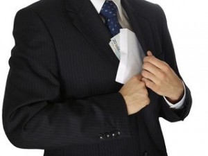 Qué riesgos existen por cobrar / pagar los salarios en dinero negro
