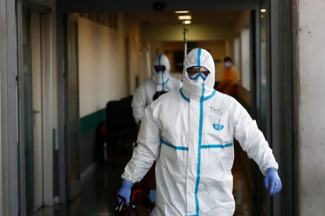España aprovecha resquicios legales para usar respiradores piloto en hospitales