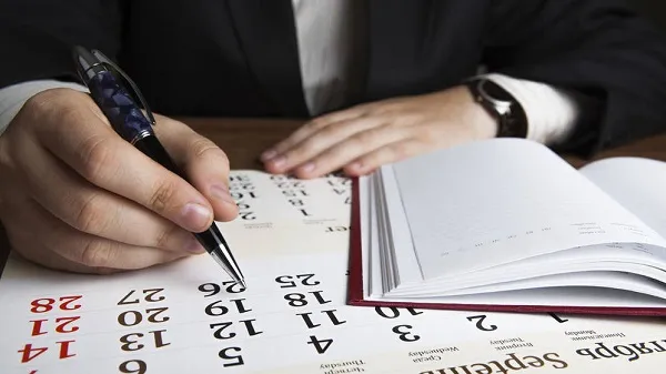 ¿Puede la empresa cambiar los horarios y turnos de trabajo todas las semanas a causa de la crisis del COVID-19?