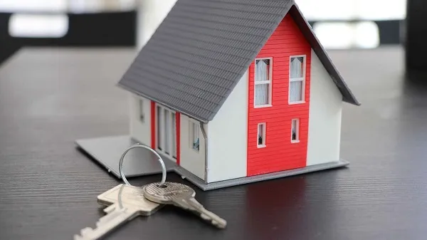 Donar una vivienda a un hijo: recomendaciones e impuestos a pagar